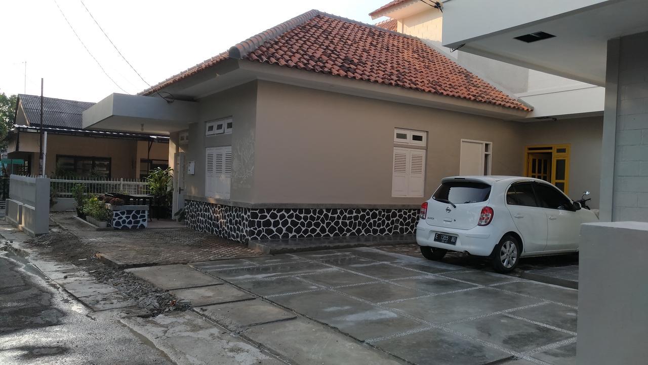 Roemah Kesambi Hotel Cirebon Exterior photo