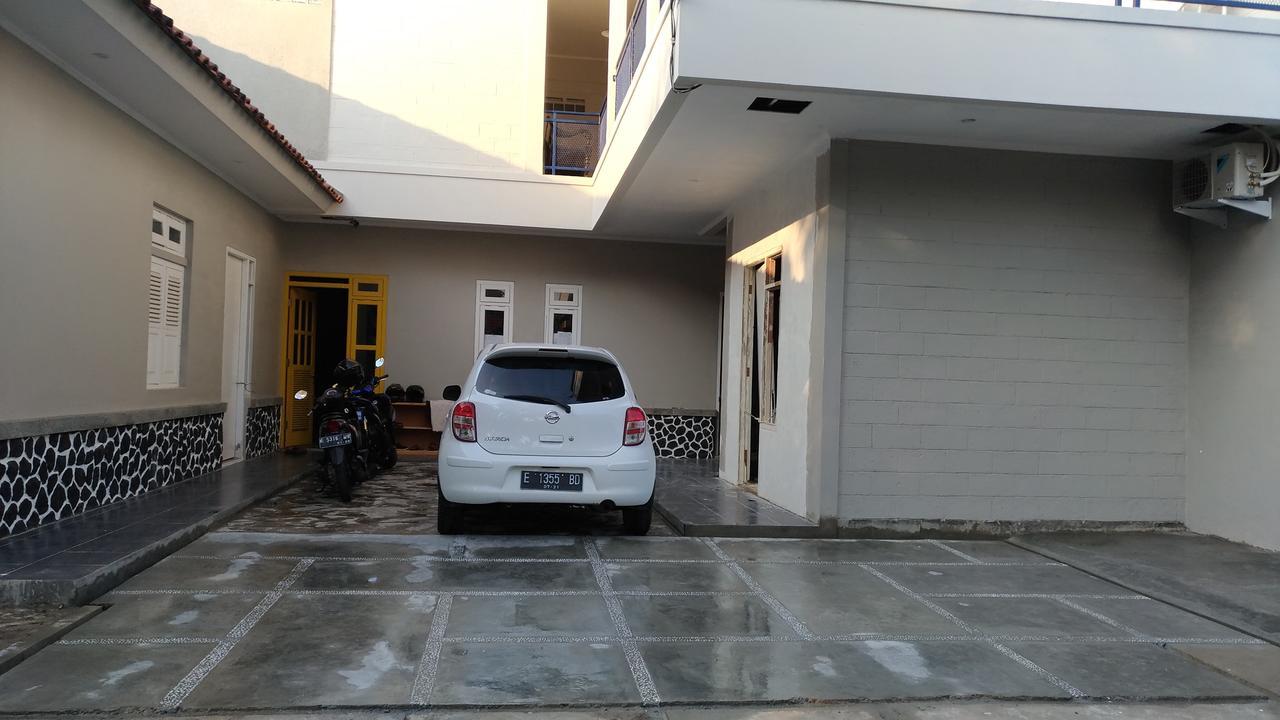 Roemah Kesambi Hotel Cirebon Exterior photo